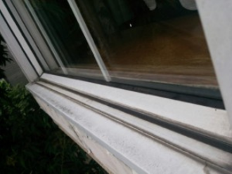 雨漏りが発生している窓部